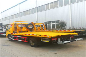 开平区附近拖车救援搭电